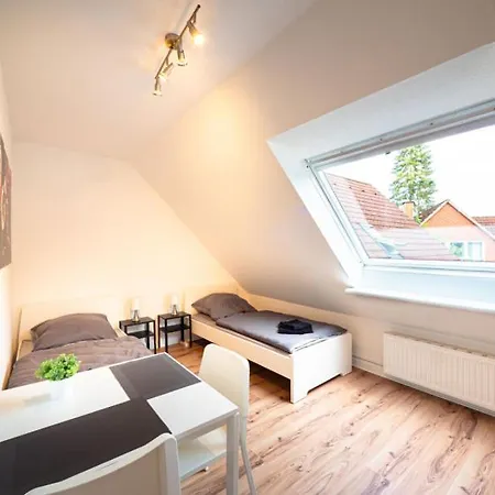 Have-a-nice-stay - - Monteursunterkunft - Einzelbetten - Gute Anbindung - Bettwaesche *