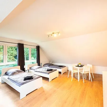 Have-a-nice-stay - - Monteursunterkunft - Einzelbetten - Gute Anbindung - Bettwaesche *