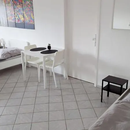 Have-a-nice-stay - - Monteursunterkunft - Einzelbetten - Gute Anbindung - Bettwaesche *