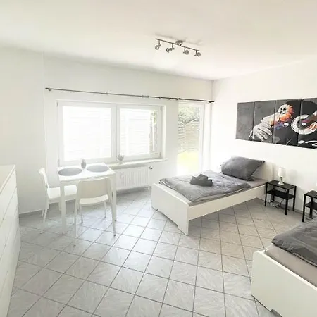 Have-a-nice-stay - - Monteursunterkunft - Einzelbetten - Gute Anbindung - Bettwaesche *