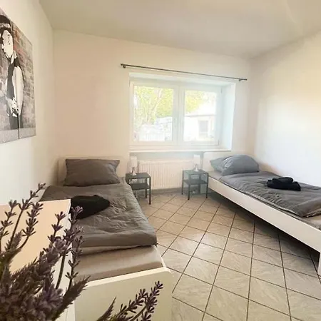 Have-a-nice-stay - - Monteursunterkunft - Einzelbetten - Gute Anbindung - Bettwaesche Daire *