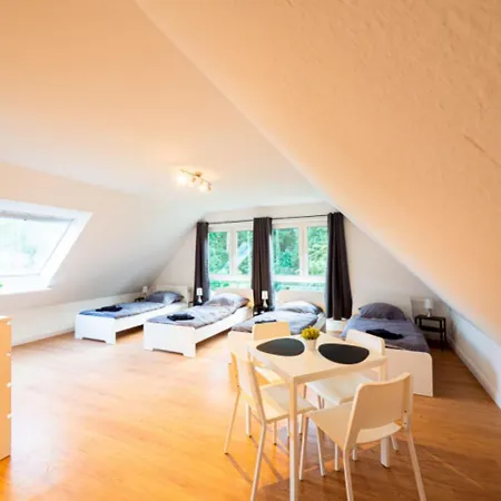 Have-a-nice-stay - - Monteursunterkunft - Einzelbetten - Gute Anbindung - Bettwaesche Lägenhet