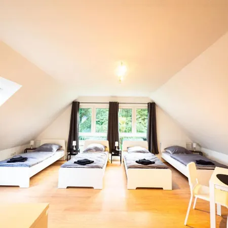Have-a-nice-stay - - Monteursunterkunft - Einzelbetten - Gute Anbindung - Bettwaesche Lägenhet