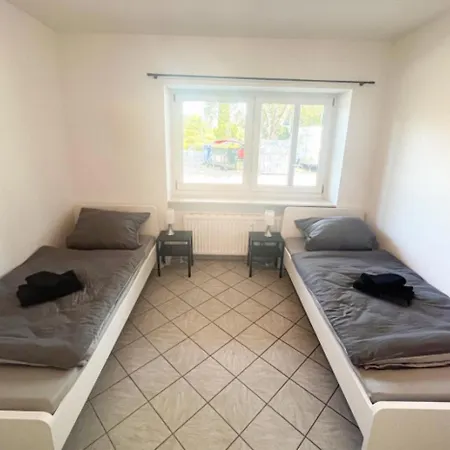Have-a-nice-stay - - Monteursunterkunft - Einzelbetten - Gute Anbindung - Bettwaesche Lägenhet