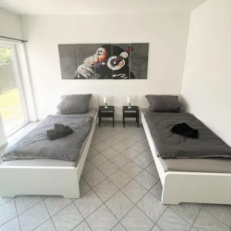 Have-a-nice-stay - - Monteursunterkunft - Einzelbetten - Gute Anbindung - Bettwaesche *